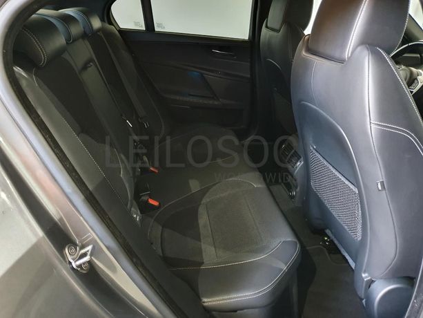 Jaguar XE 2.0D · Ano 2016
