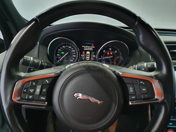 Jaguar XE 2.0D · Ano 2016