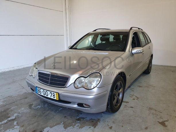 Mercedes-Benz C220 2.2 CDI · Ano 2002