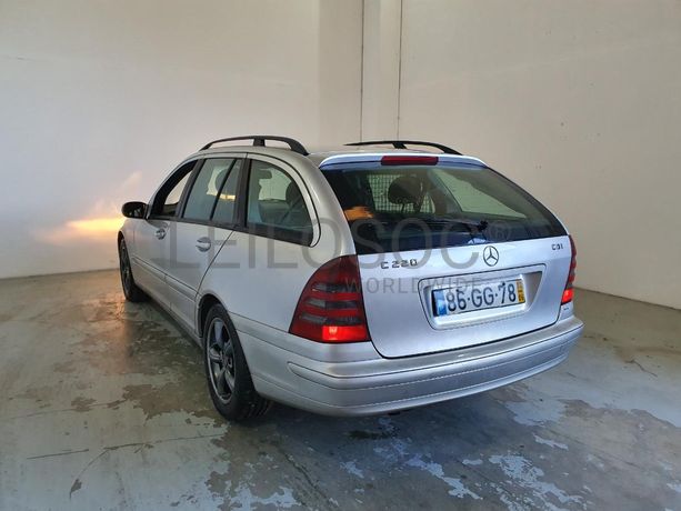 Mercedes-Benz C220 2.2 CDI · Ano 2002