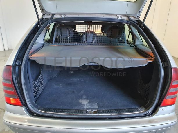 Mercedes-Benz C220 2.2 CDI · Ano 2002
