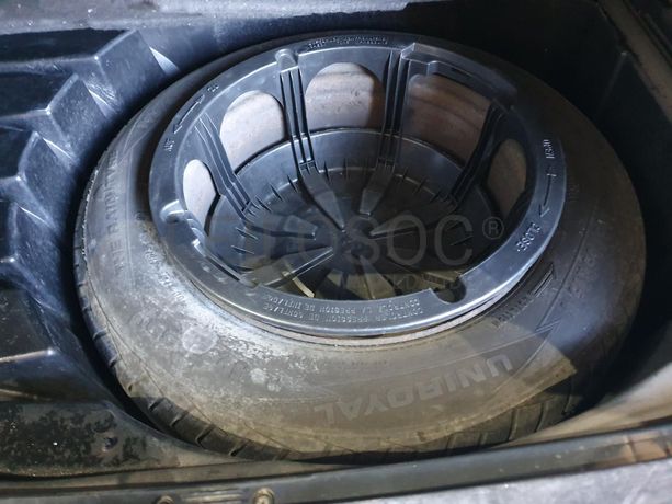 Mercedes-Benz C220 2.2 CDI · Ano 2002