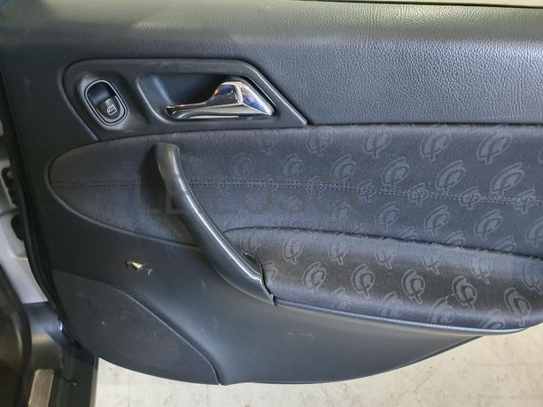 Mercedes-Benz C220 2.2 CDI · Ano 2002