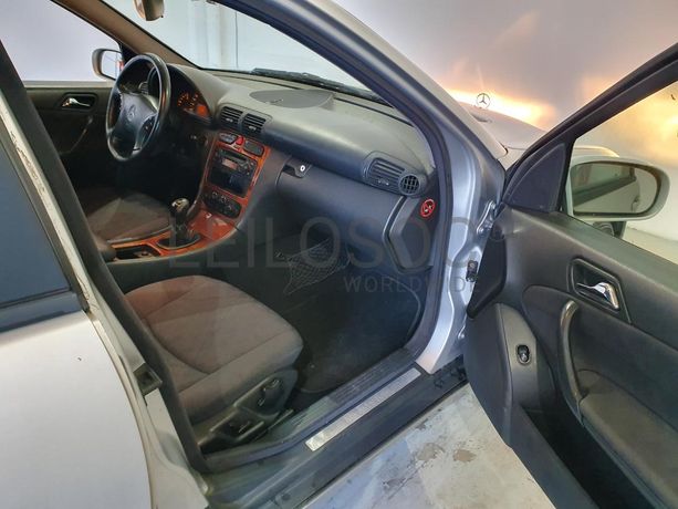 Mercedes-Benz C220 2.2 CDI · Ano 2002