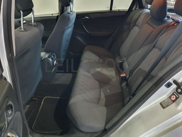 Mercedes-Benz C220 2.2 CDI · Ano 2002
