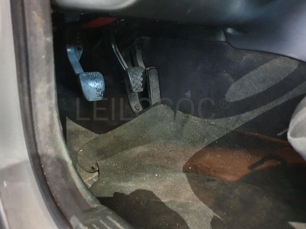 Mercedes-Benz C220 2.2 CDI · Ano 2002