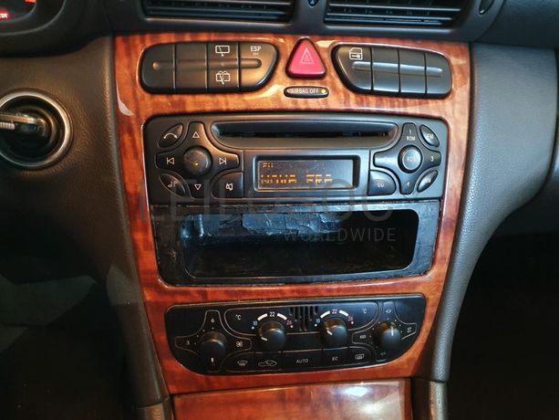 Mercedes-Benz C220 2.2 CDI · Ano 2002