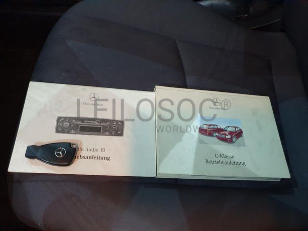 Mercedes-Benz C220 2.2 CDI · Ano 2002