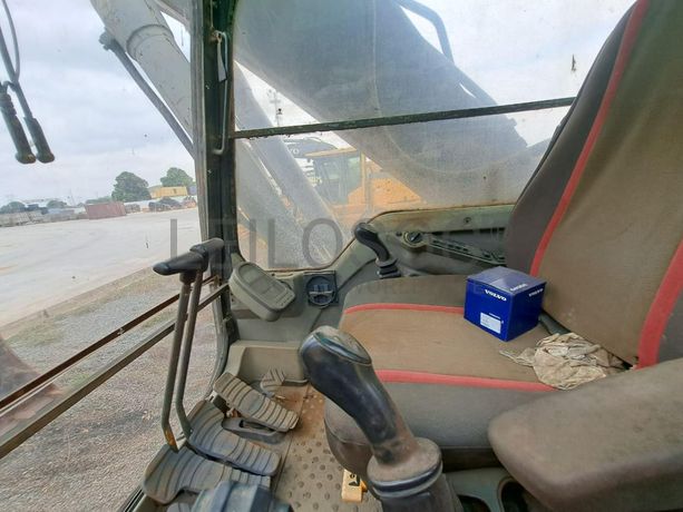 Escavadora VOLVO EC290BLC · Viana