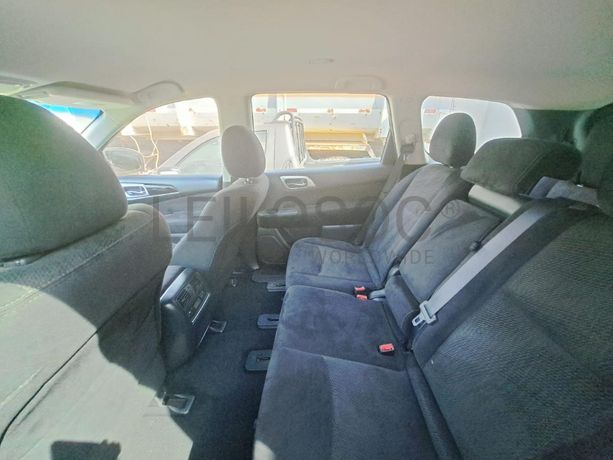 Veículo NISSAN Pathfinder · Viana