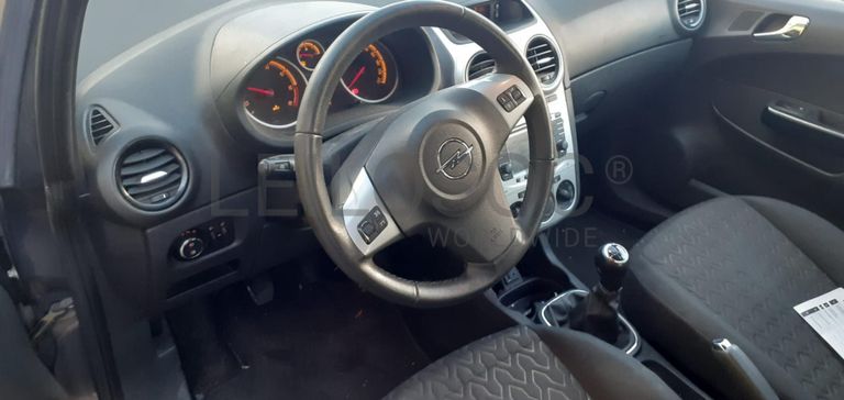 Opel Corsa 1.3CDTI · Ano 2013