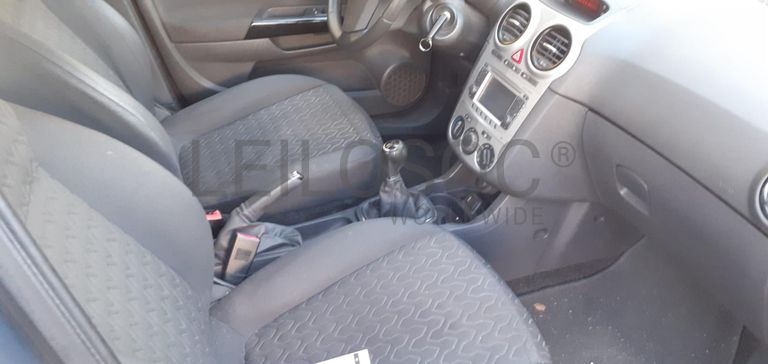 Opel Corsa 1.3CDTI · Ano 2013