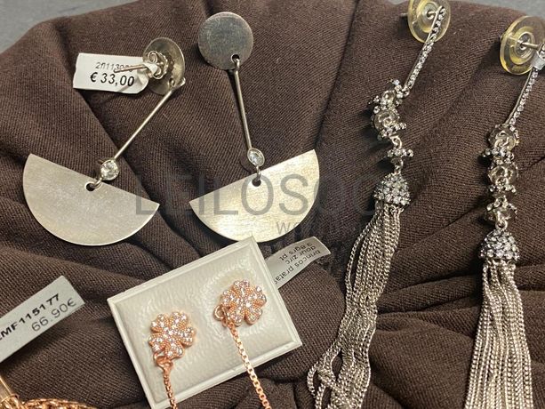 Brincos em prata e outros materiais