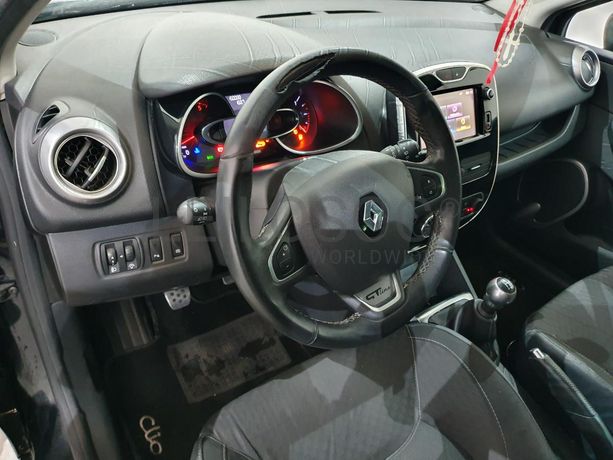 Renault Clio 1.5 DCI · Ano 2014