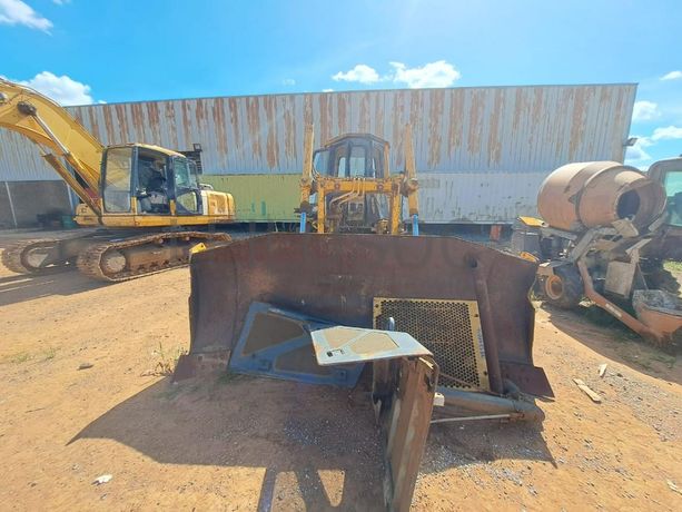 Buldózer Komatsu D65E-12 · Samba Caju