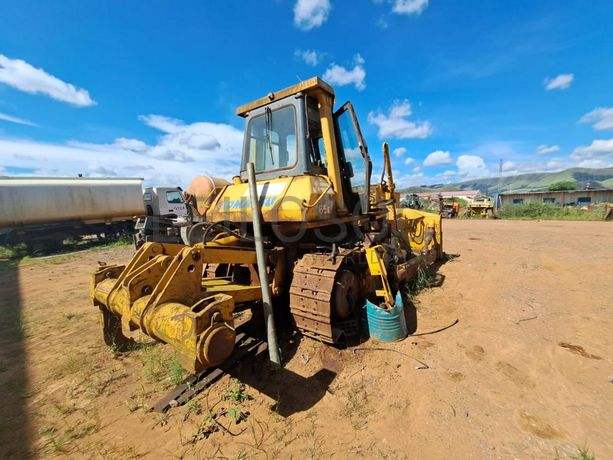 Buldózer Komatsu D65E-12 · Samba Caju