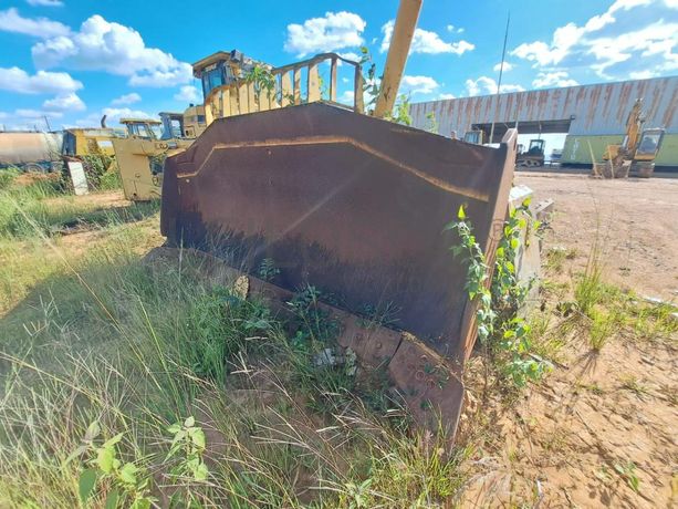Buldózer Caterpillar D8R · Samba Caju