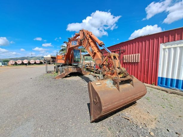 Escavadora de Pneus Fiat Hitachi FH150W.3 · Samba Caju