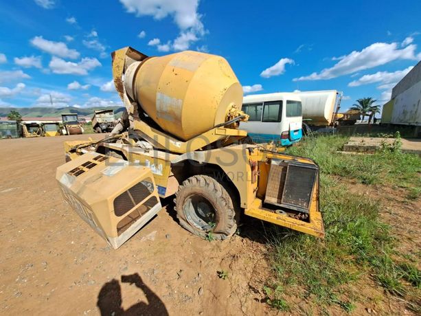 Autobetoneira autocarregante (4X4) Carmix ONE 2.3 · Samba Caju
