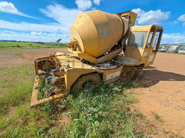 Autobetoneira autocarregante (4X4) Carmix ONE 2.3 · Samba Caju