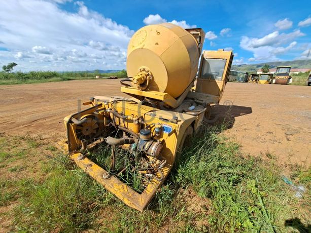 Autobetoneira autocarregante (4X4) Carmix ONE 2.3 · Samba Caju