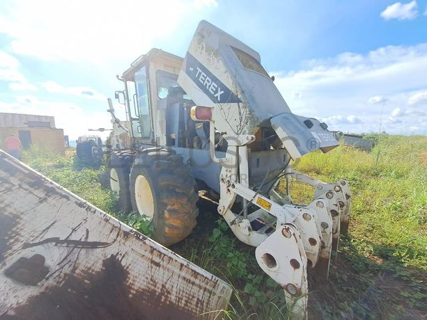 Motoniveladora Terex TG 230 · Samba Caju