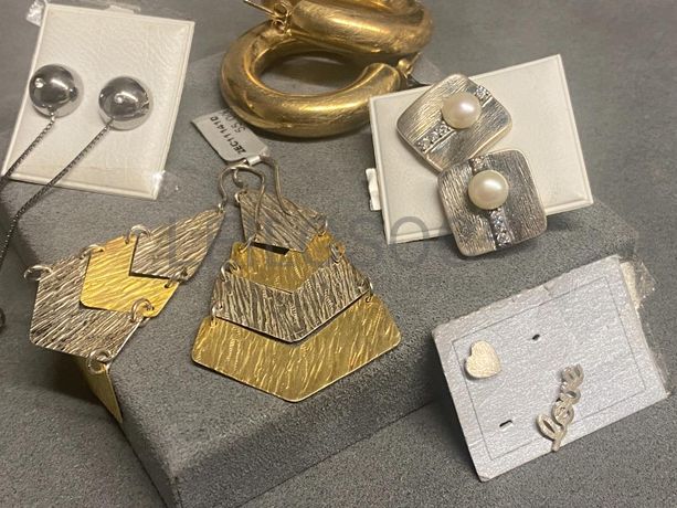 Brincos em prata e outros materiais