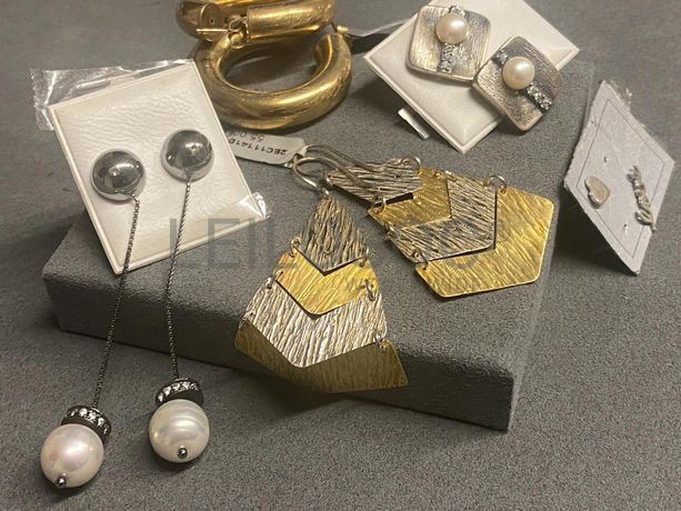 Brincos em prata e outros materiais