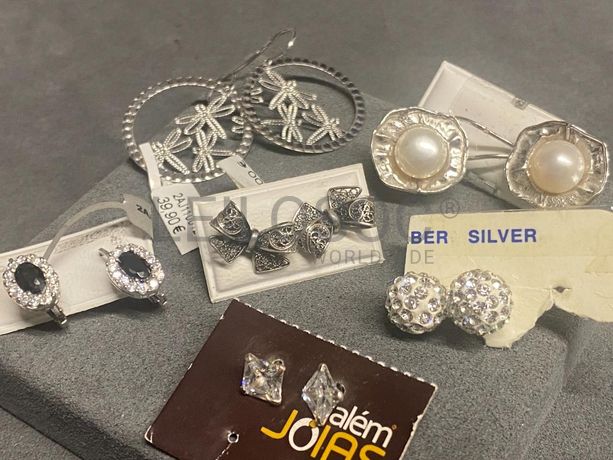 Brincos em prata e outros materiais