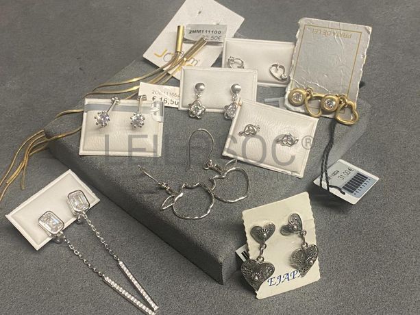 Brincos em prata e outros materiais