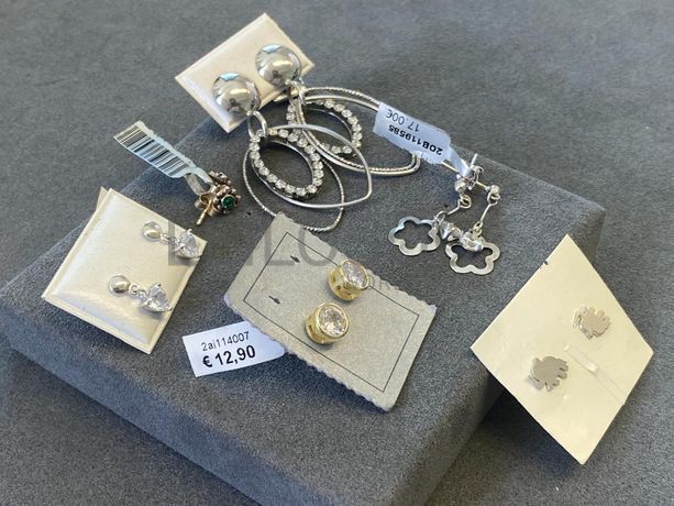 Brincos em prata e outros materiais