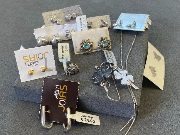 Brincos em prata e outros materiais