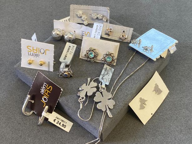 Brincos em prata e outros materiais