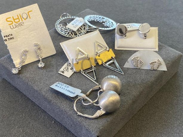 Brincos em prata e outros materiais