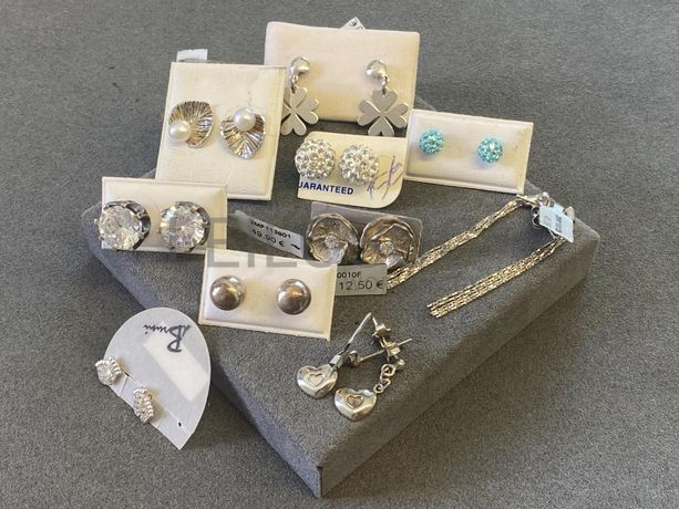 Brincos em prata e outros materiais