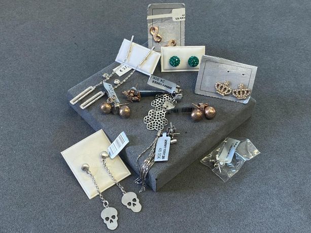 Brincos em prata e outros materiais