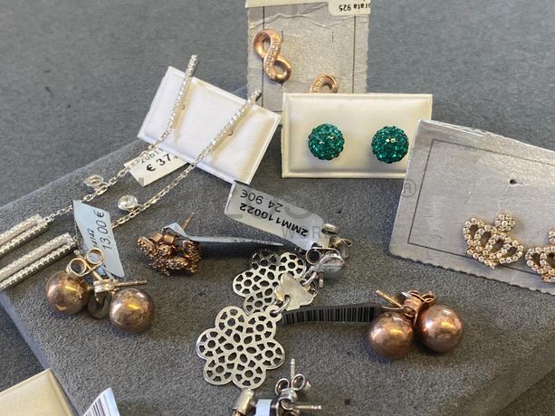 Brincos em prata e outros materiais