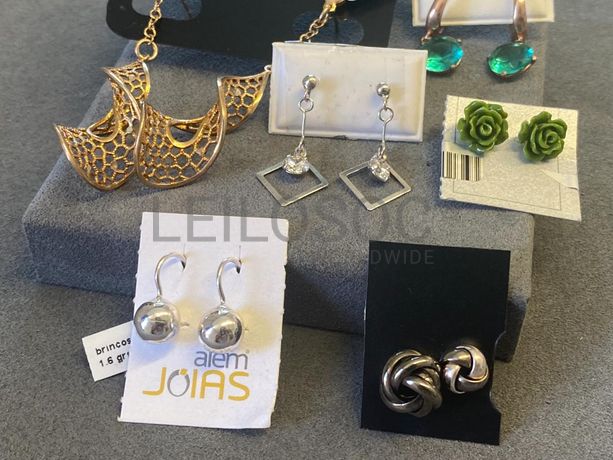Brincos em prata e outros materiais