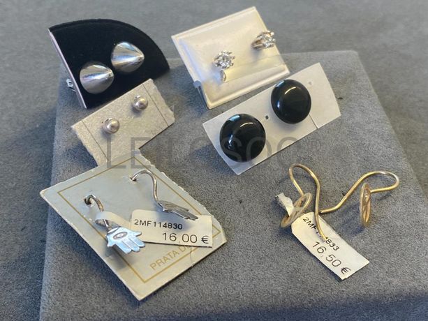 Brincos em prata e outros materiais