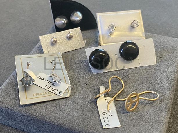 Brincos em prata e outros materiais