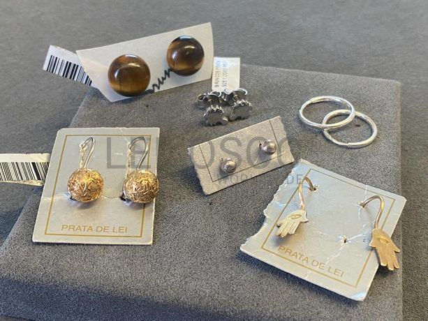 Brincos em prata e outros materiais