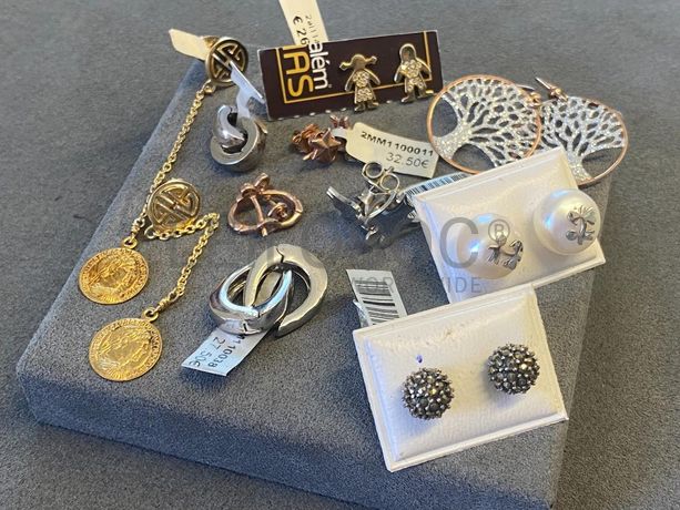 Brincos em prata e outros materiais