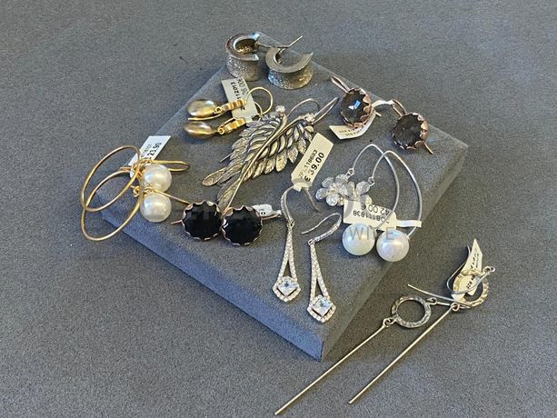 Brincos em prata e outros materiais