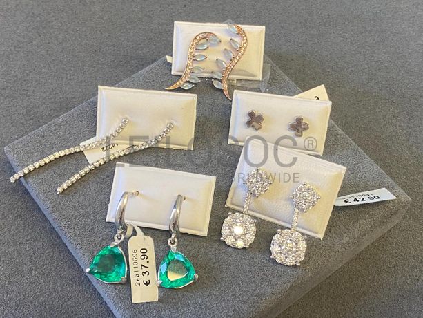 Brincos em prata e outros materiais