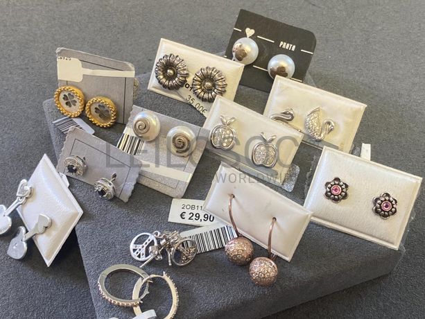 Brincos em prata e outros materiais