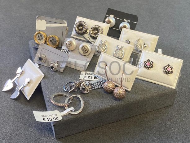 Brincos em prata e outros materiais