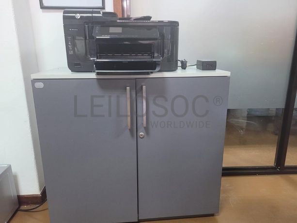 Armário e Impressora HP ·