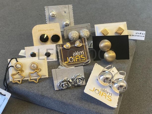 Brincos em prata e outros materiais