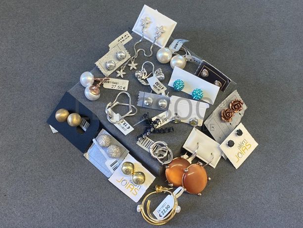 Brincos em prata e outros materiais