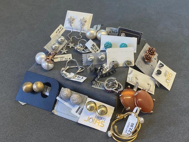 Brincos em prata e outros materiais